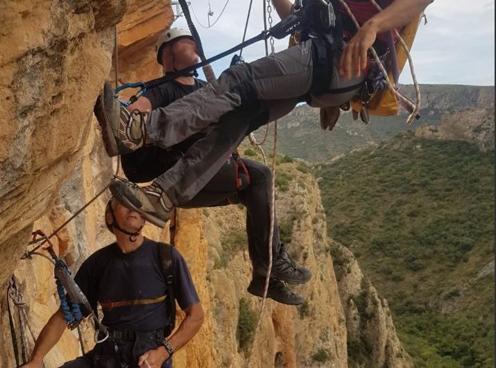 Els Bombers rescaten dos persones que feien la via ferrata Cágate Lorito a Camarasa