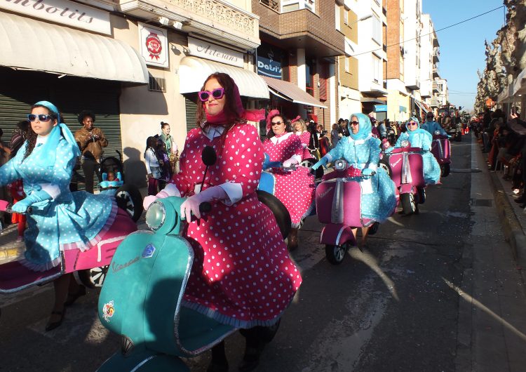 Catorze carrosses i vuit comparses, al Carnestoltes de Balaguer