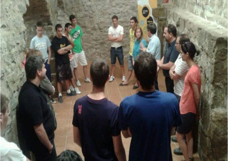 Joves i polítics debaten a Castelló de Farfanya sobre la gestió dels espais dels municipis destinats a la joventut