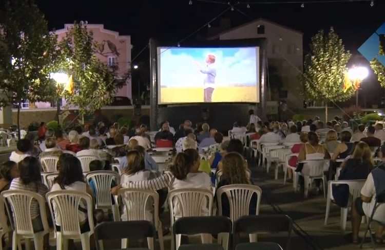 El cinema a la fresca inicia la Festa Major de Penelles