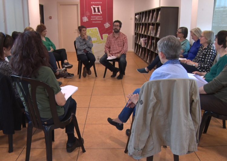 El club de lectura de teatre de la Biblioteca Margarida de Montferrat