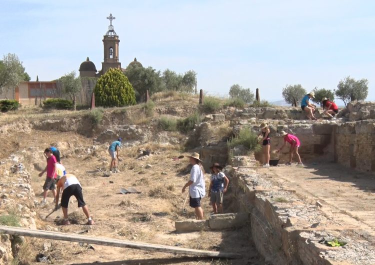 El Castell Formós acull una vintena de joves arqueòlegs amb els tallers “Cota Zero”