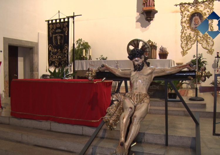 La Confraria de Setmana Santa de Balaguer presenta el crist crucificat barroc durant el Pregó d’aquest dissabte