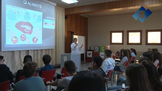 Taller ‘Cuidem el Somriure’ de la Clínica Dental Balaguer a l’escola Vedruna