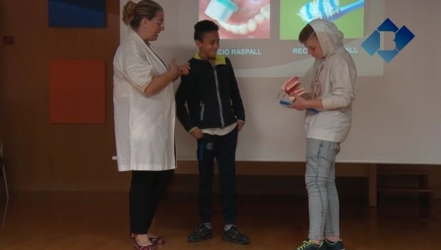 Taller ‘Cuidem el Somriure’ de la Clínica Dental Balaguer a l’INS Ciutat de Balaguer