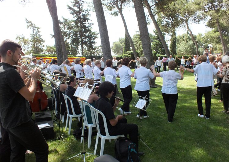 Balaguer commemora el Dia Universal de la Sardana