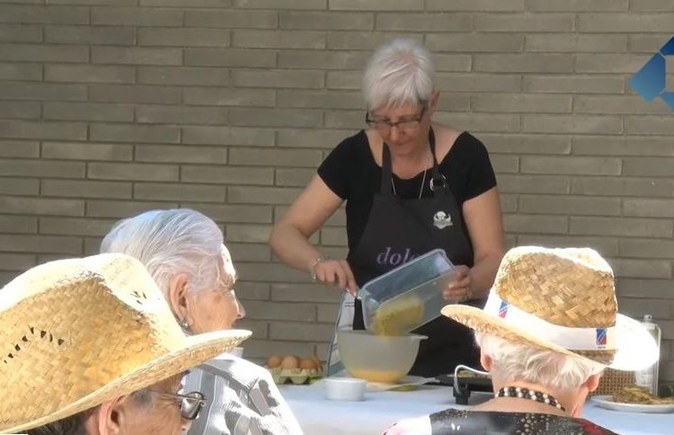 Taller de memòria a través de la cuina de Dolors Mateu a la residència geriàtrica Comtes d’Urgell de Balaguer