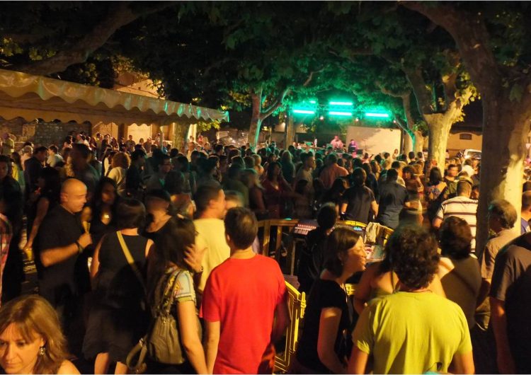 La Festa per rememorar l’Eclipse Disco Bar omple el Passeig de l’Estació