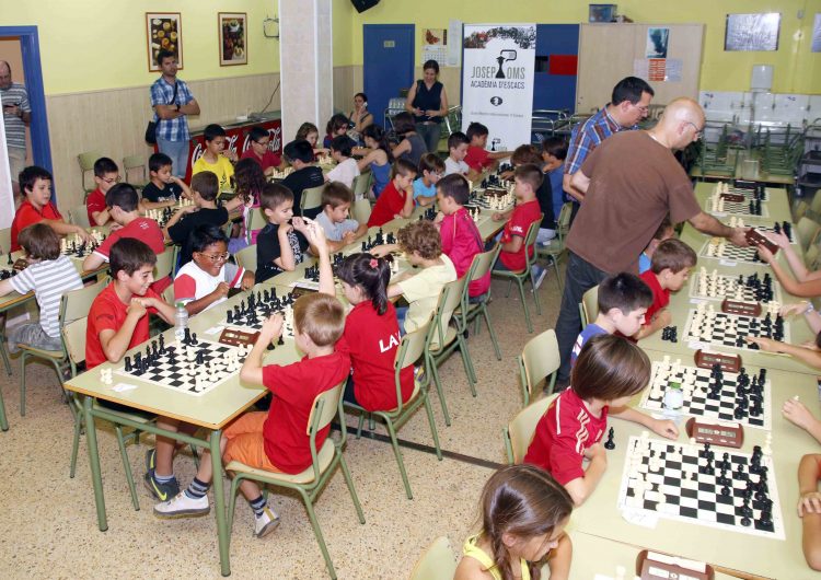 Josep Oms posa en marxa a Lleida una Lliga escolar d’Escacs