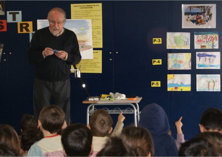 L’escola Mont-roig rep la visita de l’artista Joaquín Ureña