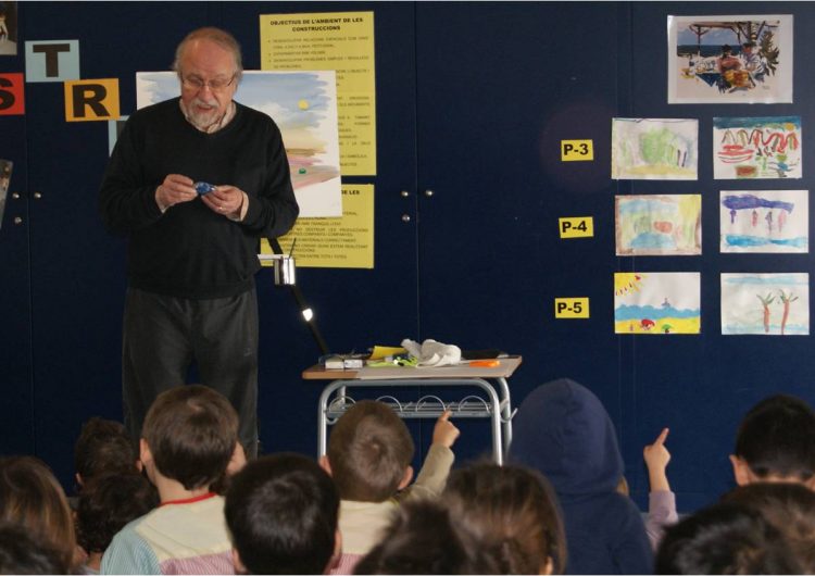 L’escola Mont-roig rep la visita de l’artista Joaquín Ureña