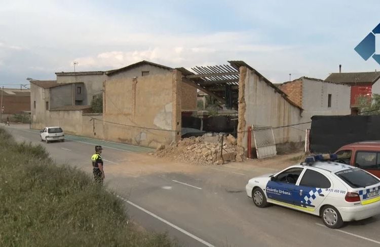 S’esfondra una paret d’una casa al carrer dels Erals de Balaguer