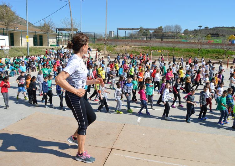 L’Escola Els Planells d’Artesa de Segre celebra el Dia Mundial de l’Activitat Física amb coreografies