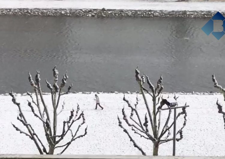 Esquí de fons a la riba del Segre a Balaguer