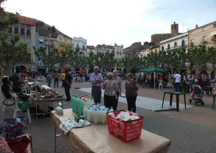 Balaguer celebra una nova edició de la Festa del Comerç Just i la Banca Ètica a la plaça Mercadal