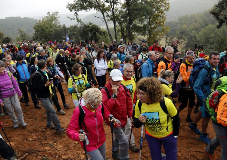 Més de mig miler de persones pugen al Tossal de les Torretes en solidaritat amb Meritxell Serret