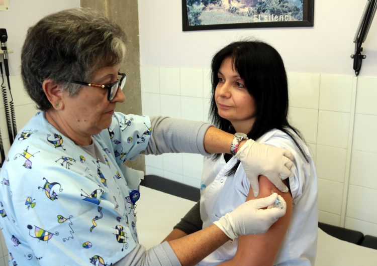 Comença la campanya de vacunació de la grip amb l’objectiu de Salut d’augmentar la cobertura entre el personal sanitari