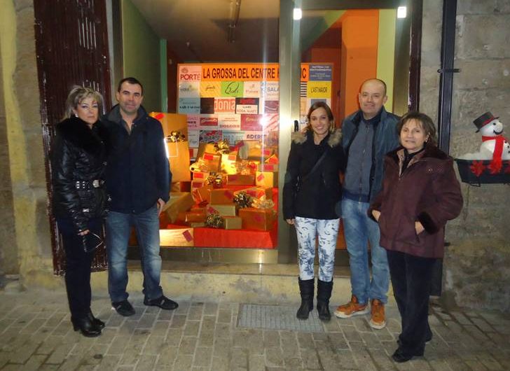 Els comerciants del Centre Històric de Balaguer regalen dos aparadors
