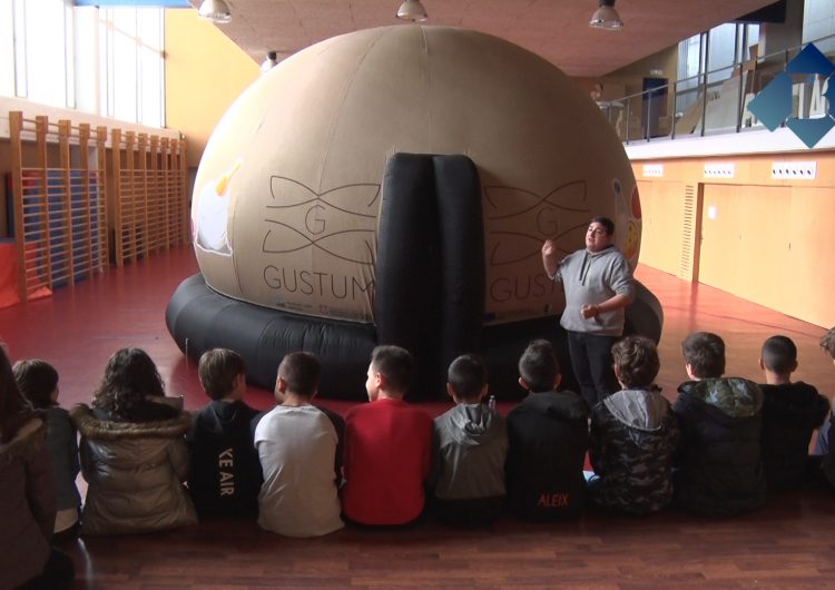 Els escolars de Balaguer visiten la Cúpula Gustum