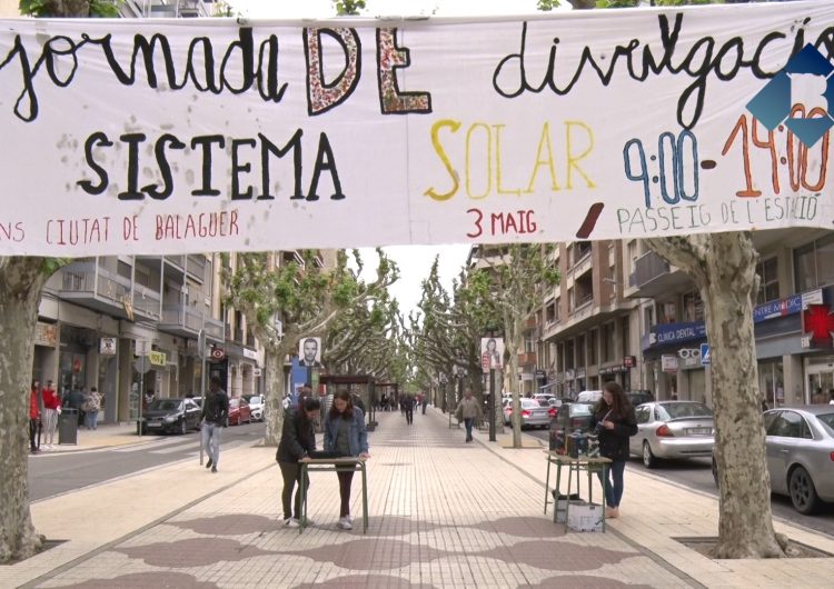 El passeig de l’Estació de Balaguer es converteix en una gran maqueta del Sistema Solar