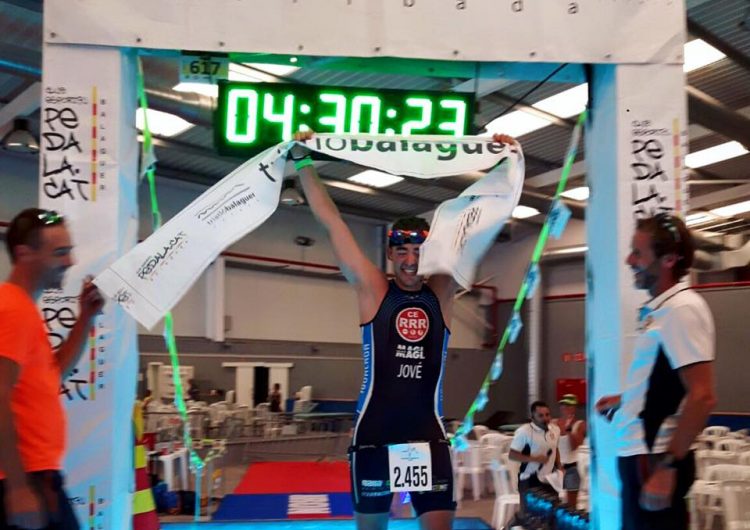 Xavier Jové, campió del Triatló Internacional de Balaguer