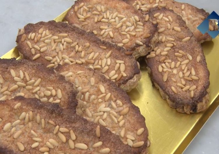 Els forns i pastisseries de Balaguer preparen la típica coca de llardons del Dijous Llarder