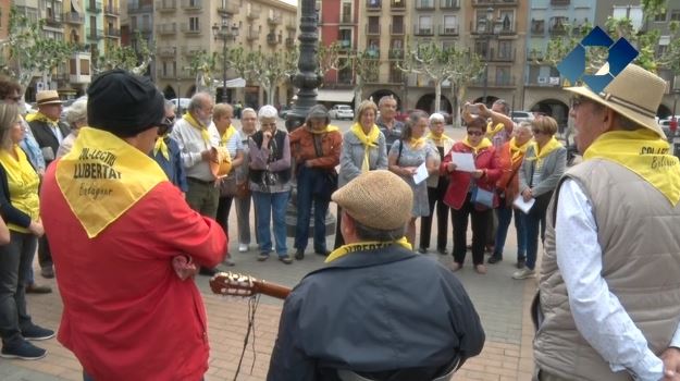 El ‘Col·lectiu Llibertat’ llegeix la resposta de Forn i Turull a les cartes que van enviar als polítics empresonats