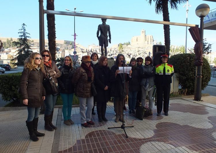 Balaguer llegeix el manifest del 25N