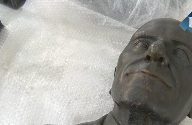 Balaguer restaura el bust de Manuel Marín