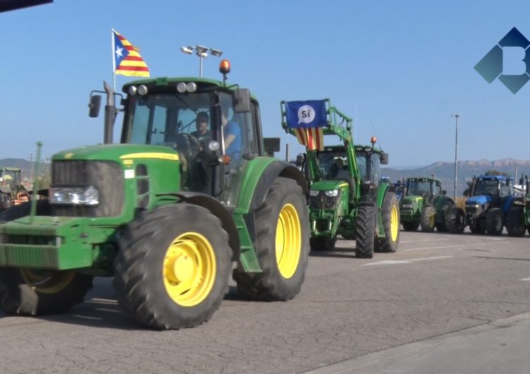 Concentració de tractors a Balaguer per la marxa pagesa a favor de la democràcia
