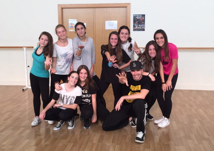 Una cinquantena d’alumnes participen a la Masterclass de Hip Hop amb Pol Fruitós