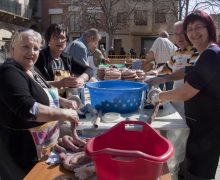 Unes 700 persones assisteixen a la Matança del Porc de Montgai