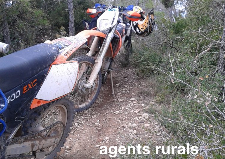 Agents Rurals denuncien 4 motocicletes per circular per corriols i senders a la Noguera