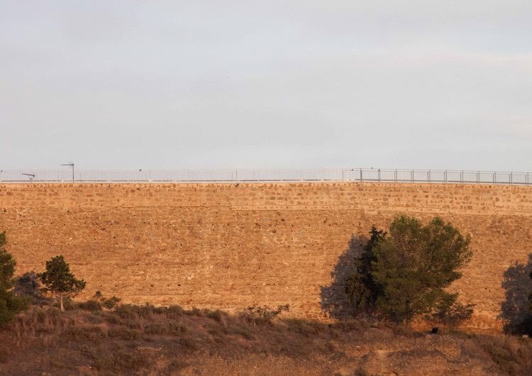 Salta l’alarma després que desapareguin les quatre barres de la muralla de Balaguer