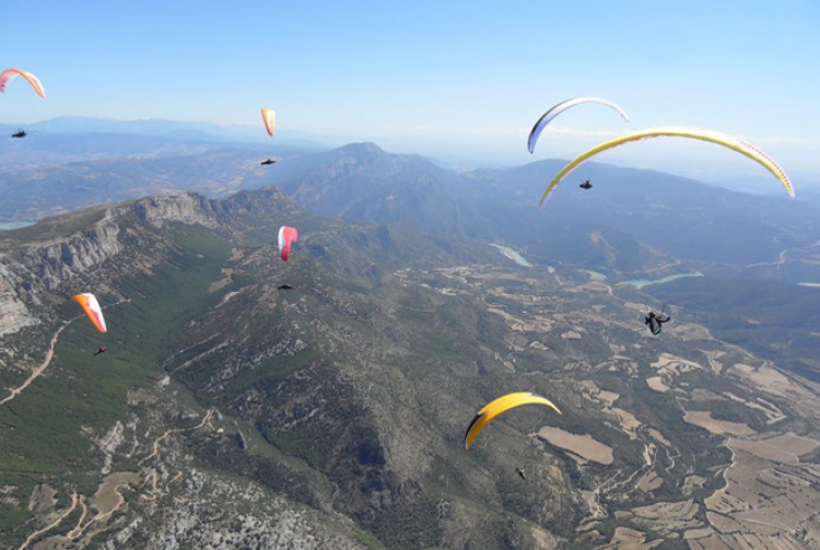 Un parapentista de 42 anys, ferit greu després d’accidentar-se a Àger