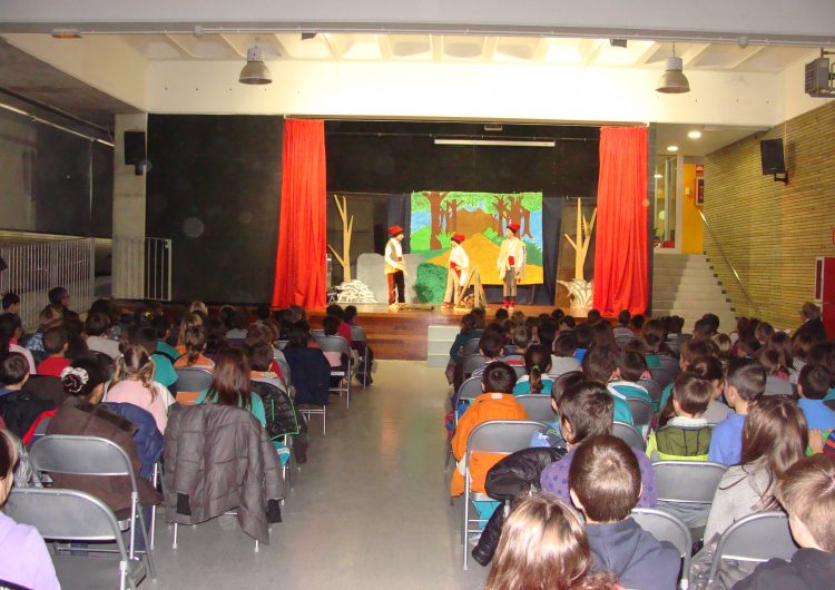 Els alumnes de l’Escola els Planells d’Artesa de Segre representen ‘Els Pastorets del ferrer Magí’ d’Enriqueta Capellades