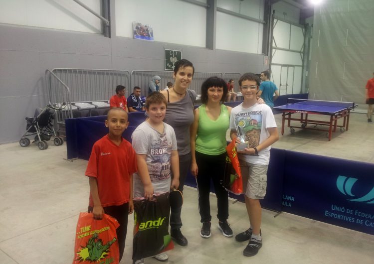 Una vintena de jugadors participen al 1r Torneig Local de Ping-pong