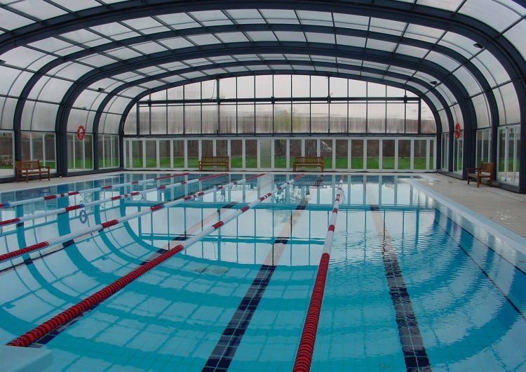 La piscina coberta de Balaguer romandrà tancada fins demà per la mort d’un usuari