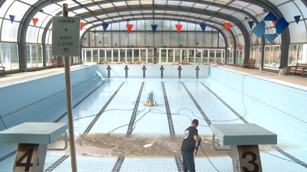 La piscina coberta de Balaguer en plena recuperació després de la tempesta de dilluns