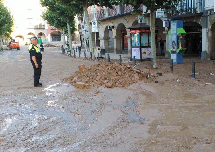 Es suspèn el mercat setmanal de Balaguer pels desperfectes de la pluja a la Plaça Mercadal