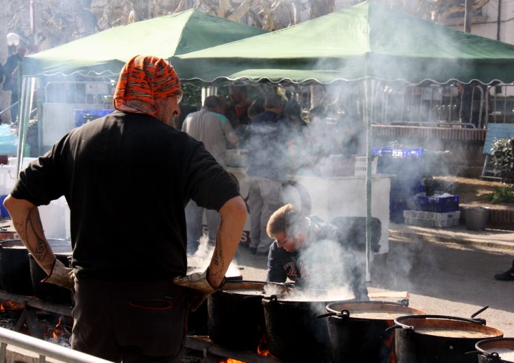 Ponts prepara als seus veïns i veïnes per la quaresma amb l’elaboració d’unes 12.000 racions del seu tradicional ranxo