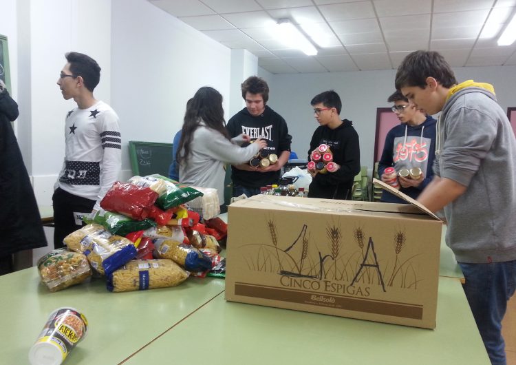 L’Institut Ciutat de Balaguer recull 300 kg d’aliments pel projecte “Tothom a taula!”