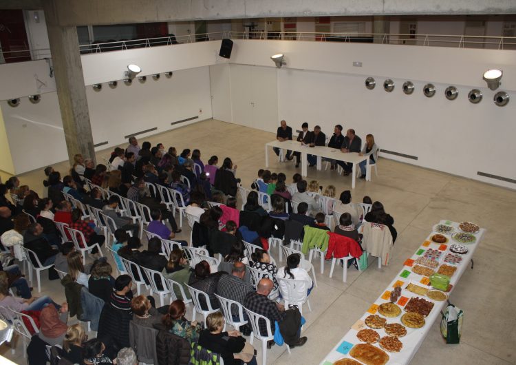 L’AMPA de l’Escola la Noguera presenta el receptari editat per la commemoració del desè sopar intercultural