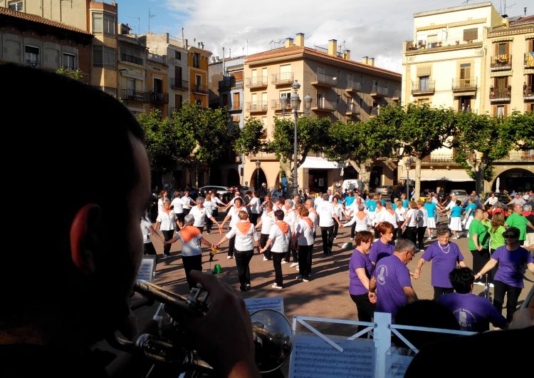 La 21a Trobada d’adults del ‘Saltem i Ballem’ aplega més de 170 sardanistes a Balaguer