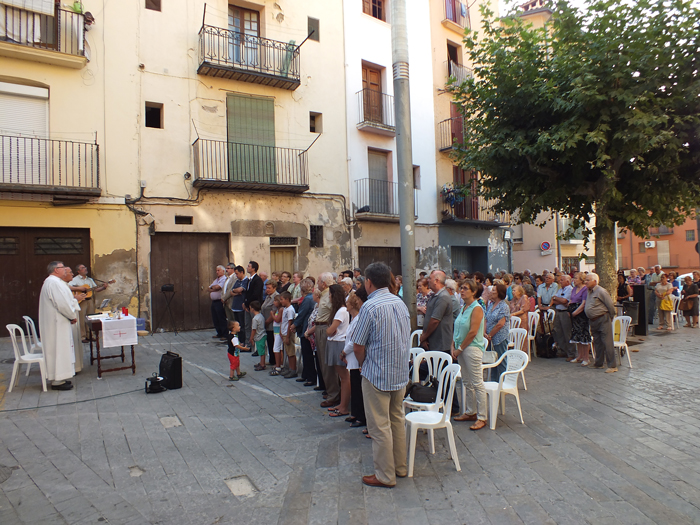 Els veïns del centre històric de Balaguer celebren Sant Salvador