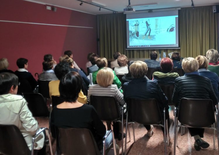 El Servei d’Informació i Atenció a les Dones (SIAD) del Consell Comarcal de la Noguera imparteix un taller a l’Associació de Dones El Roser de Vallfogona de Balaguer