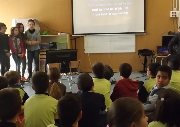 L’escola Mont-Roig organitza sessions de cant en anglès