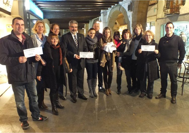 El comerciants del centre històric sortegen tres vals de compra