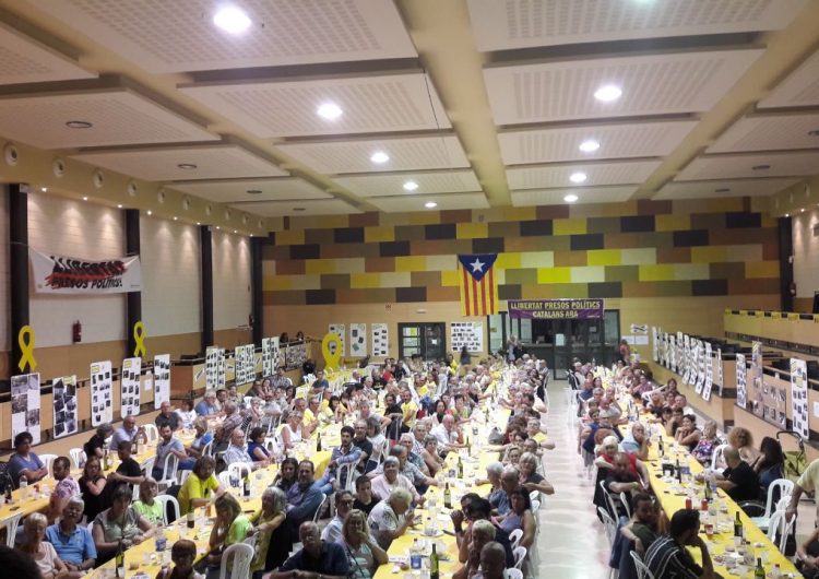 Prop de 300 persones assisteixen al Sopar Groc de Camarasa