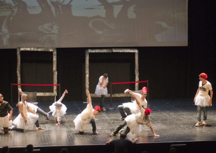 L’Associació L’Estel representa l’obra de teatre “Un dia al museu”